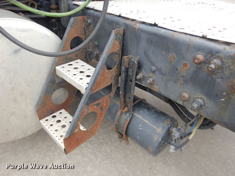 image for item DK7598 2011 Freightliner Cascadia  semi truck