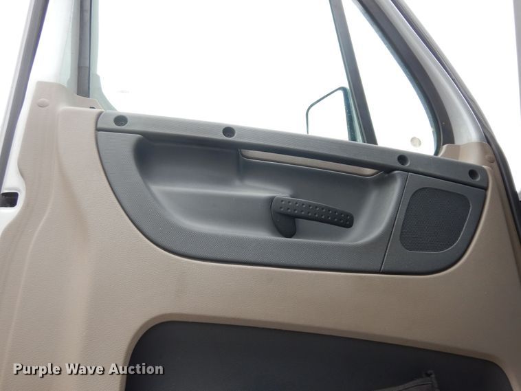 image for item DK7598 2011 Freightliner Cascadia  semi truck