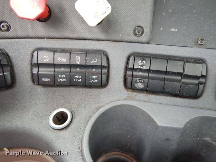 image for item DK7598 2011 Freightliner Cascadia  semi truck