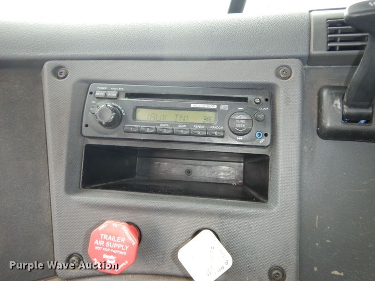 image for item DK7598 2011 Freightliner Cascadia  semi truck