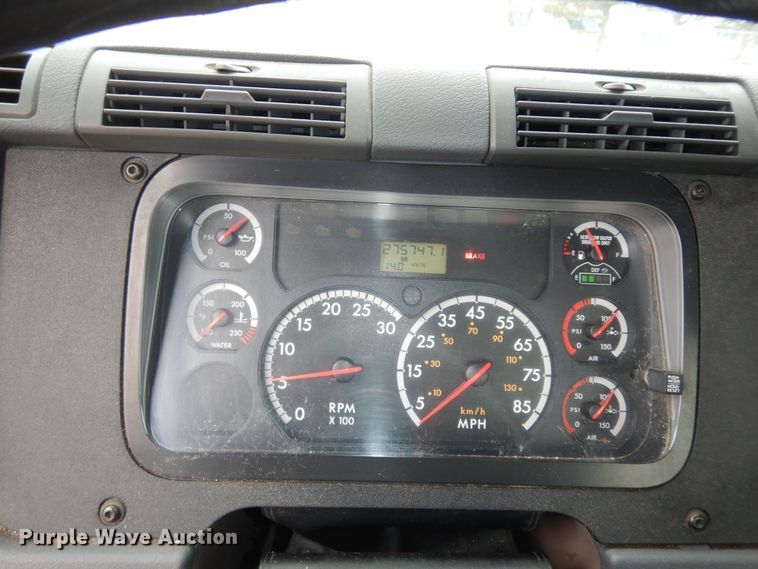 image for item DK7598 2011 Freightliner Cascadia  semi truck