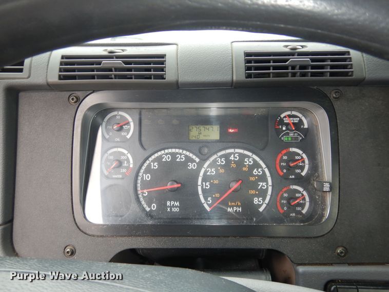 image for item DK7598 2011 Freightliner Cascadia  semi truck