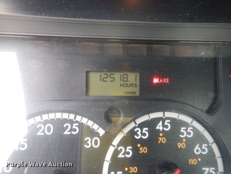 image for item DK7598 2011 Freightliner Cascadia  semi truck