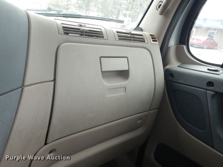 image for item DK7598 2011 Freightliner Cascadia  semi truck