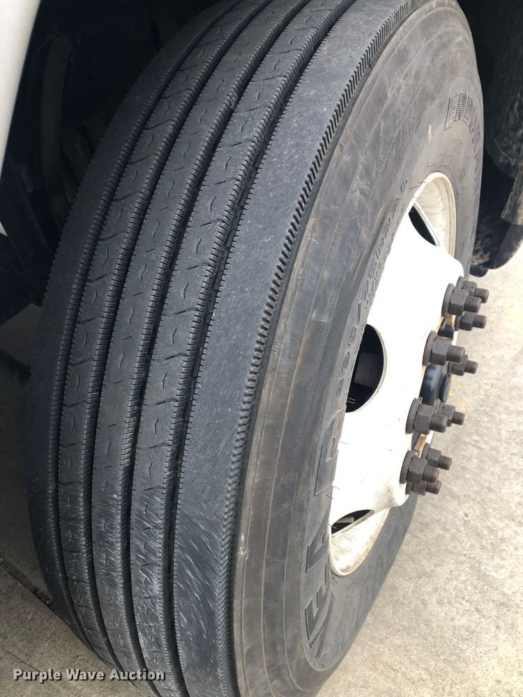 image for item DK7598 2011 Freightliner Cascadia  semi truck