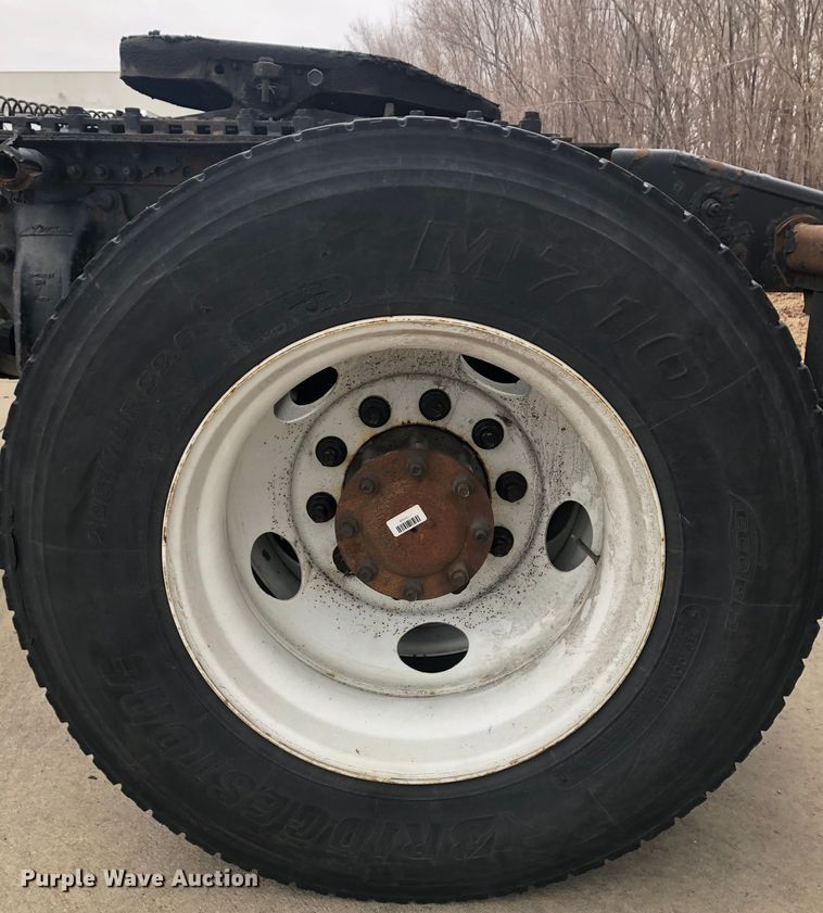 image for item DK7598 2011 Freightliner Cascadia  semi truck