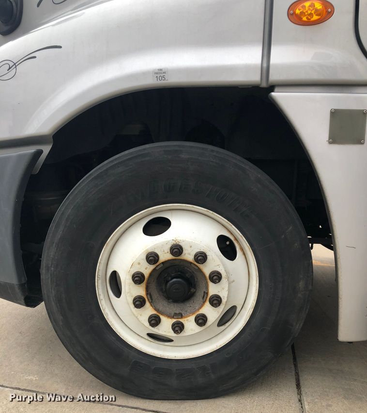 image for item DK7598 2011 Freightliner Cascadia  semi truck