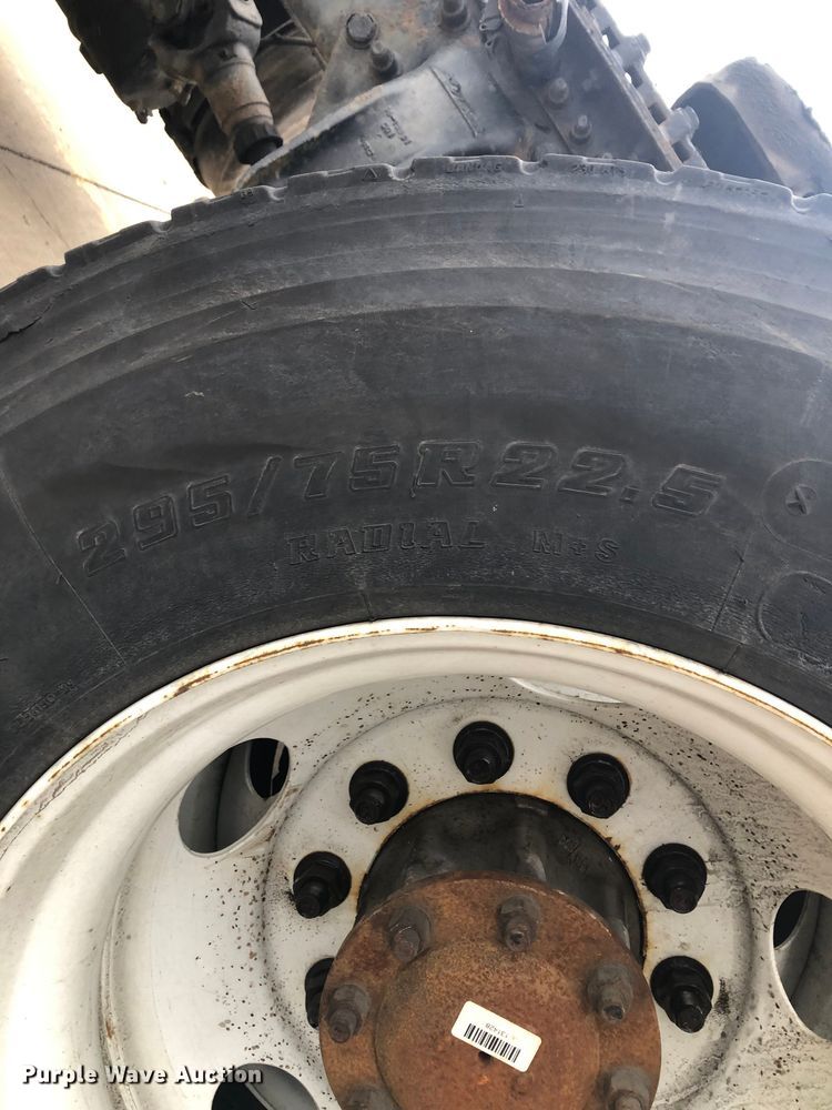 image for item DK7598 2011 Freightliner Cascadia  semi truck