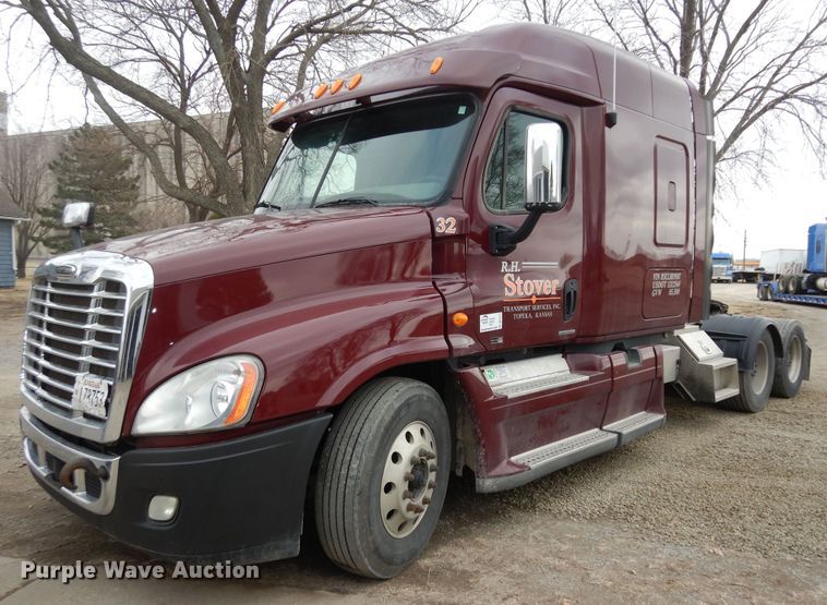 image for item DK7677 2012 Freightliner Cascadia  semi truck