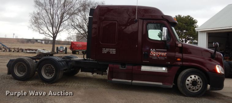 image for item DK7677 2012 Freightliner Cascadia  semi truck