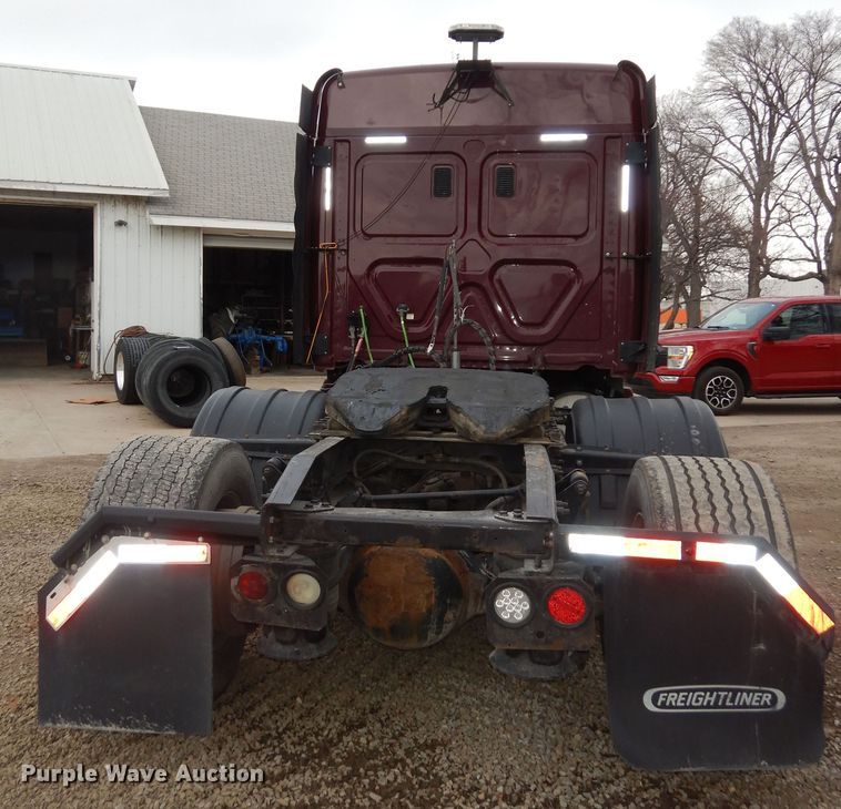 image for item DK7677 2012 Freightliner Cascadia  semi truck