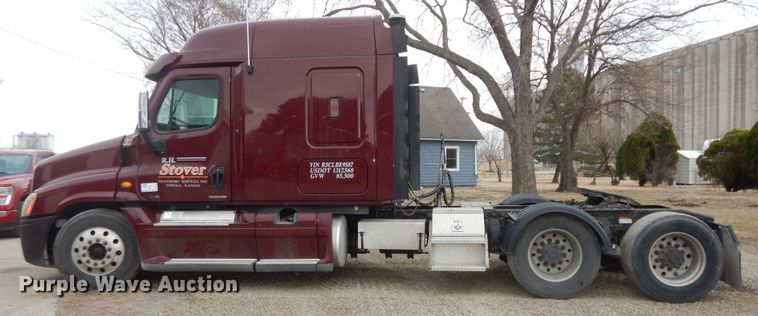 image for item DK7677 2012 Freightliner Cascadia  semi truck