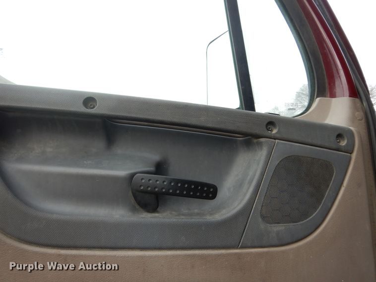 image for item DK7677 2012 Freightliner Cascadia  semi truck