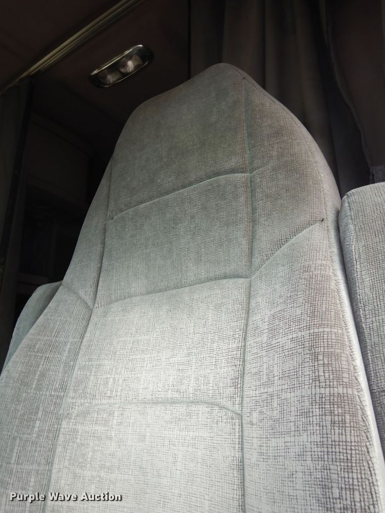 image for item DK7677 2012 Freightliner Cascadia  semi truck