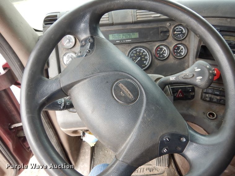 image for item DK7677 2012 Freightliner Cascadia  semi truck