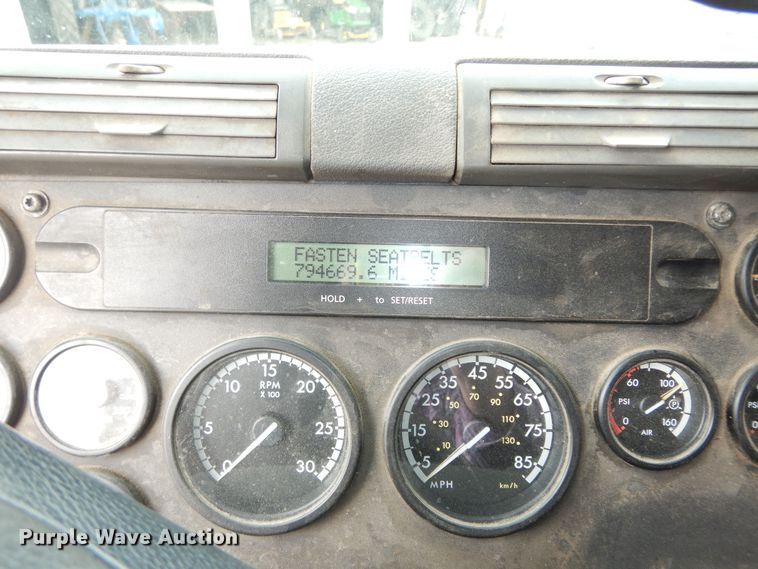 image for item DK7677 2012 Freightliner Cascadia  semi truck