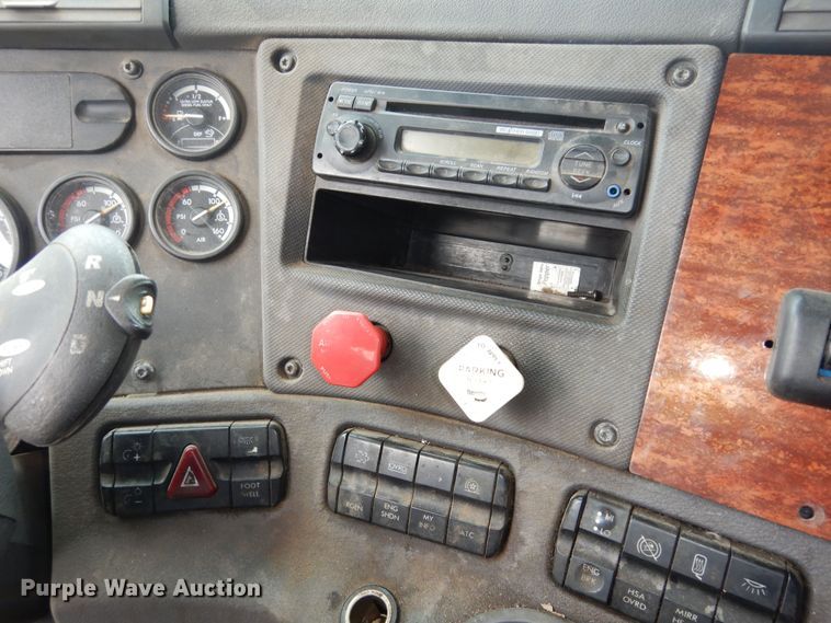 image for item DK7677 2012 Freightliner Cascadia  semi truck