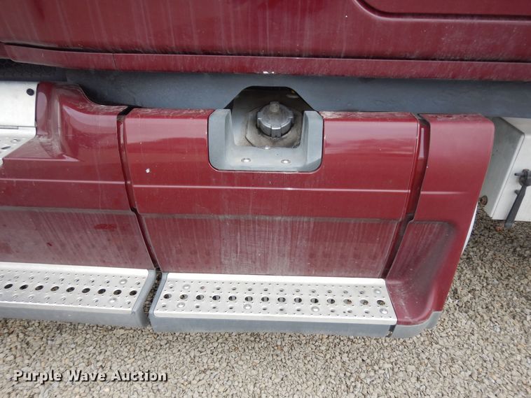 image for item DK7677 2012 Freightliner Cascadia  semi truck