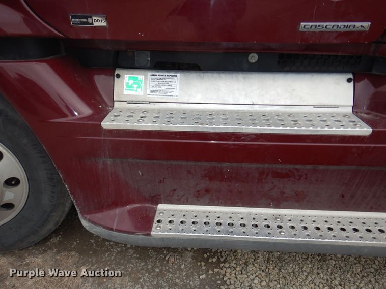 image for item DK7677 2012 Freightliner Cascadia  semi truck