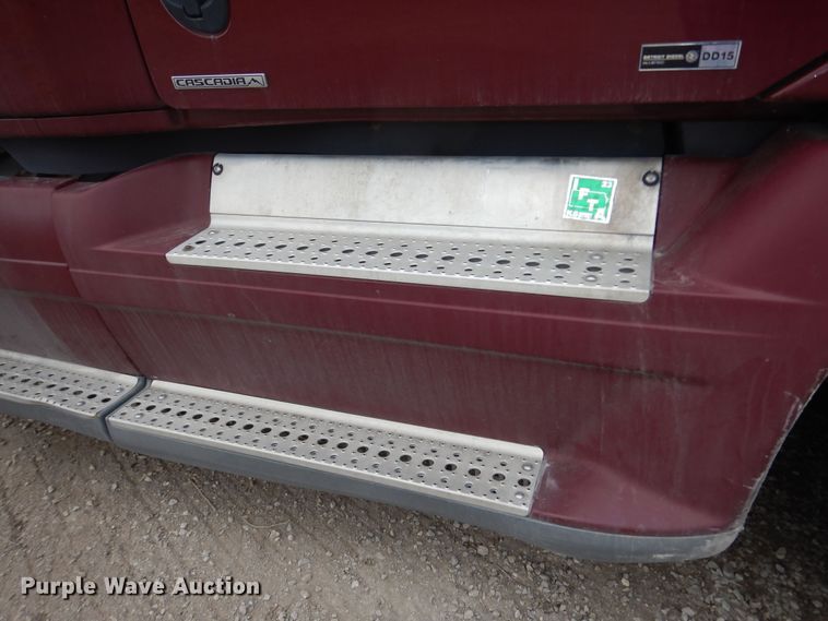 image for item DK7677 2012 Freightliner Cascadia  semi truck