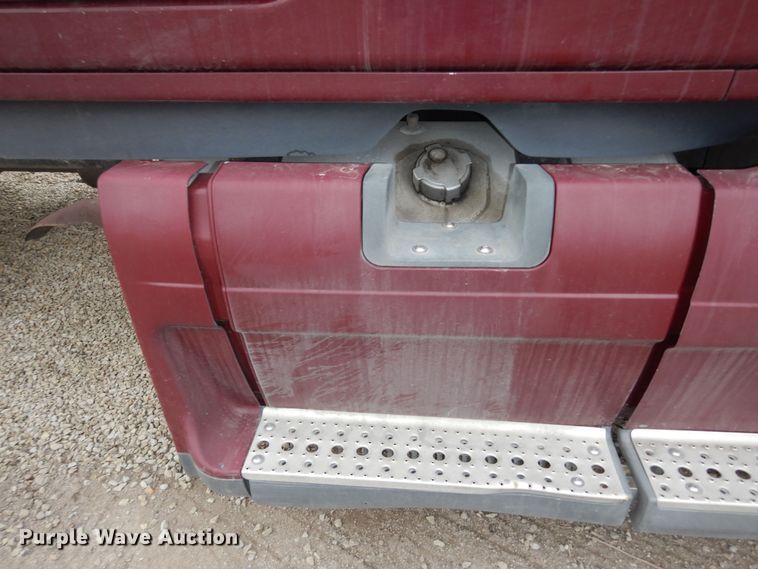 image for item DK7677 2012 Freightliner Cascadia  semi truck