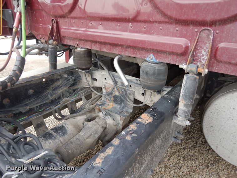 image for item DK7677 2012 Freightliner Cascadia  semi truck