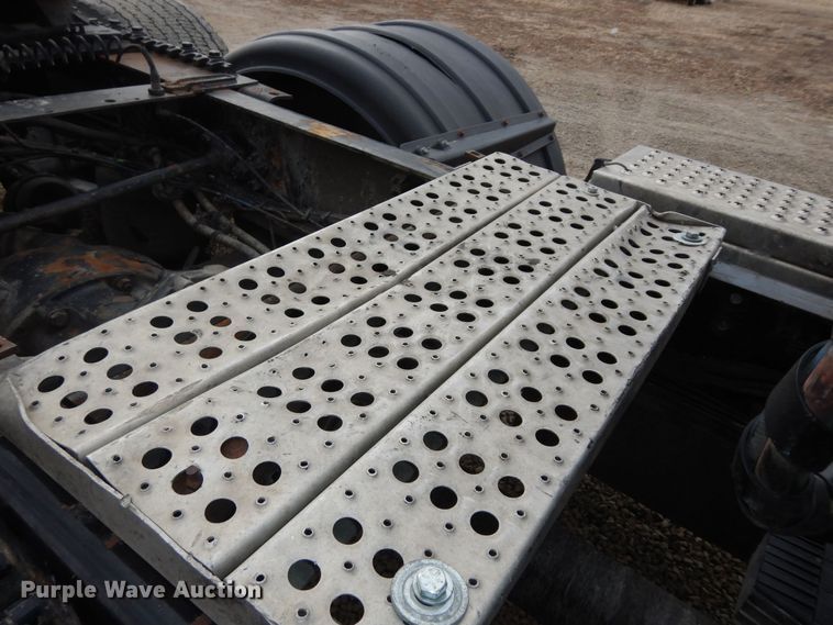 image for item DK7677 2012 Freightliner Cascadia  semi truck