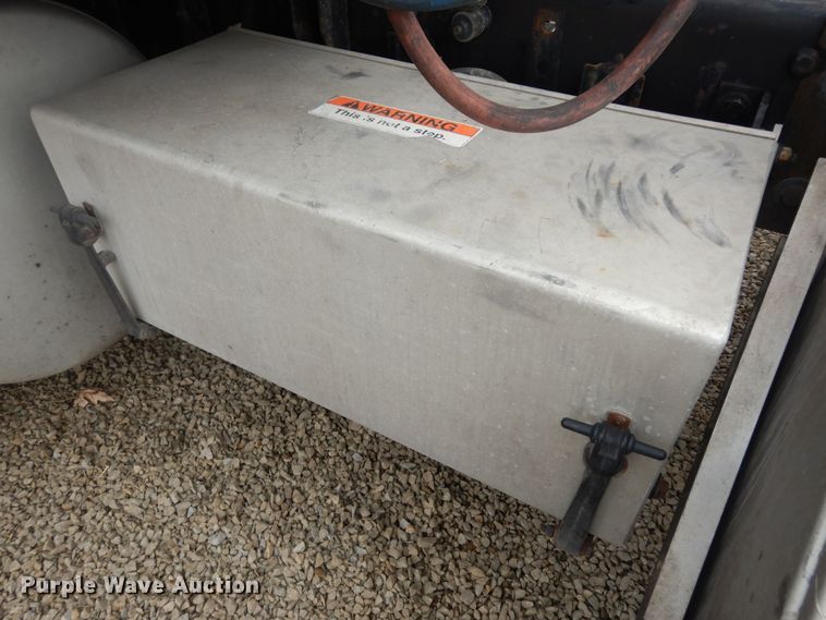 image for item DK7677 2012 Freightliner Cascadia  semi truck