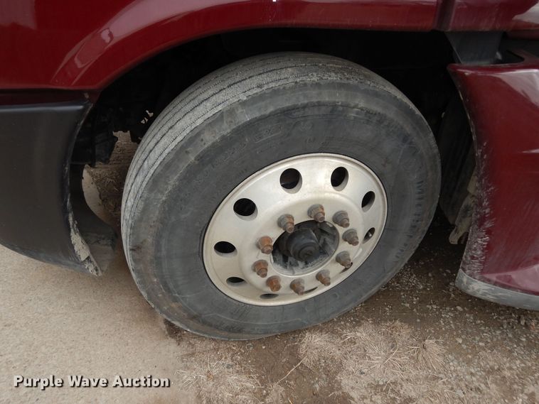 image for item DK7677 2012 Freightliner Cascadia  semi truck