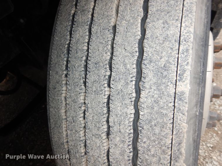 image for item DK7677 2012 Freightliner Cascadia  semi truck