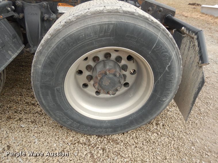 image for item DK7677 2012 Freightliner Cascadia  semi truck