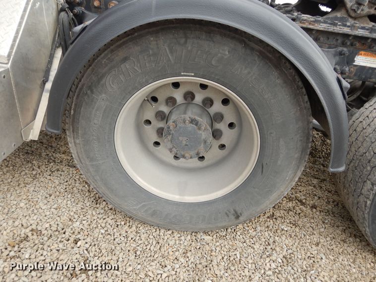 image for item DK7677 2012 Freightliner Cascadia  semi truck