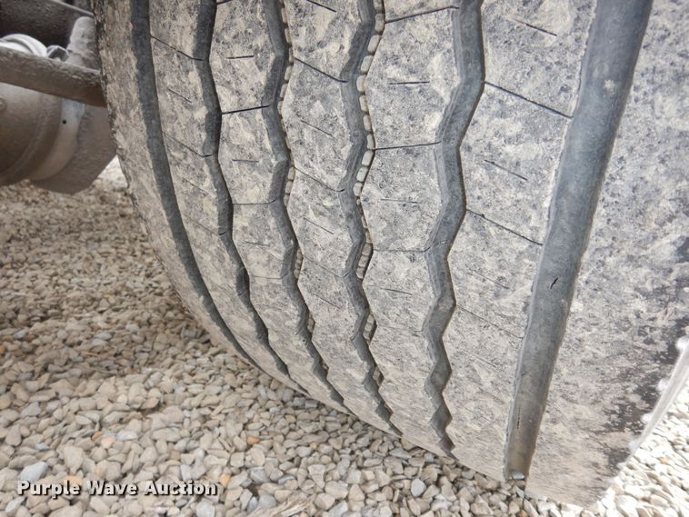 image for item DK7677 2012 Freightliner Cascadia  semi truck