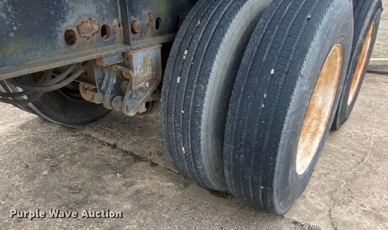 image for item DL7041 1988 Utility  flatbed trailer