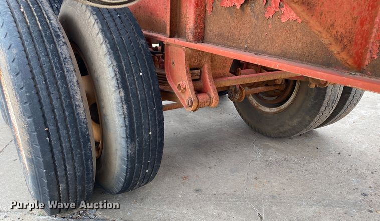 image for item DL7042 1982 Aztec  flatbed trailer