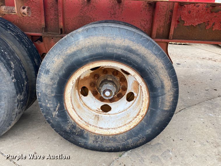 image for item DL7042 1982 Aztec  flatbed trailer