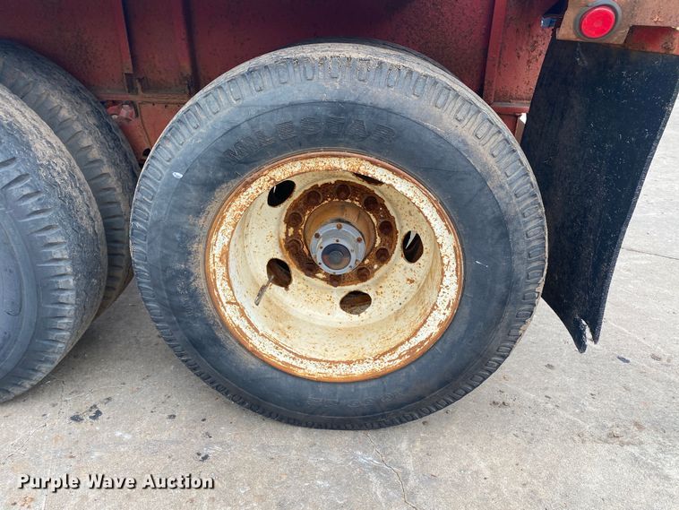 image for item DL7042 1982 Aztec  flatbed trailer