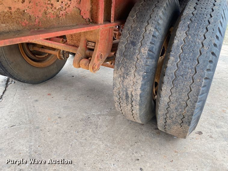 image for item DL7042 1982 Aztec  flatbed trailer