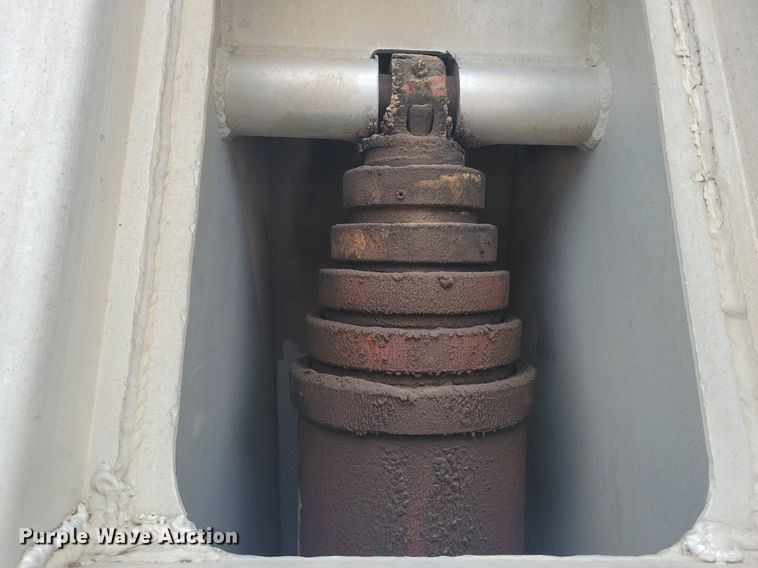 image for item DM2559 1974 Fruehauf  end dump trailer