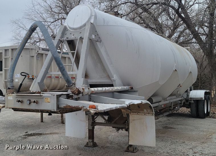 image for item DM2560 1982 Trailmobile  pneumatic dry bulk trailer