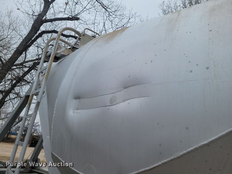 image for item DM2560 1982 Trailmobile  pneumatic dry bulk trailer