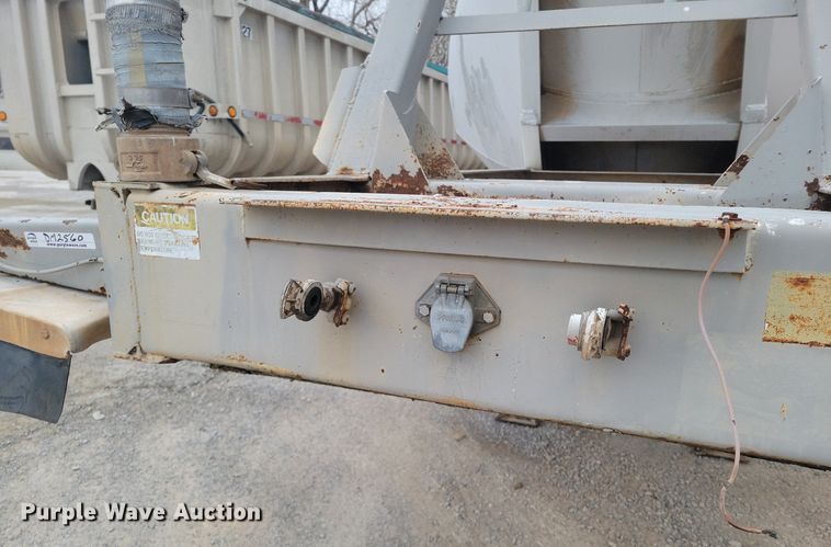 image for item DM2560 1982 Trailmobile  pneumatic dry bulk trailer