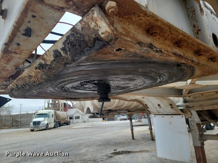 image for item DM2560 1982 Trailmobile  pneumatic dry bulk trailer