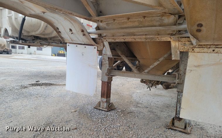 image for item DM2560 1982 Trailmobile  pneumatic dry bulk trailer