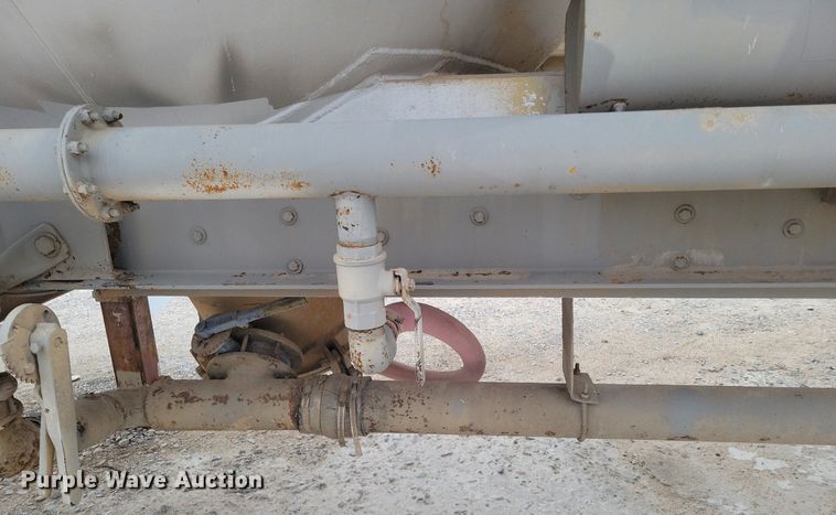 image for item DM2560 1982 Trailmobile  pneumatic dry bulk trailer