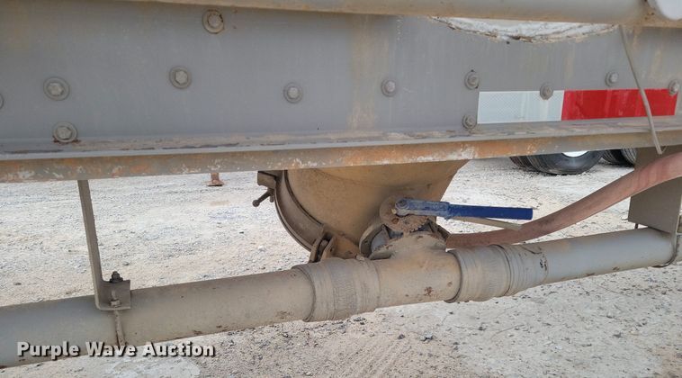 image for item DM2560 1982 Trailmobile  pneumatic dry bulk trailer