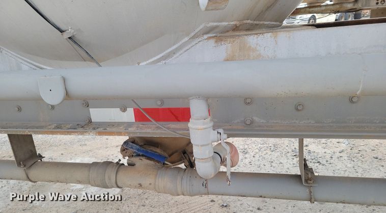 image for item DM2560 1982 Trailmobile  pneumatic dry bulk trailer