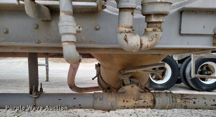 image for item DM2560 1982 Trailmobile  pneumatic dry bulk trailer