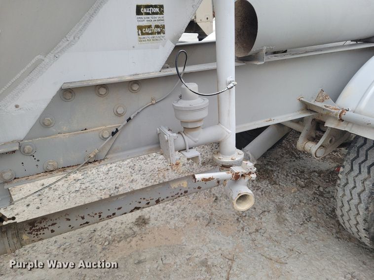 image for item DM2560 1982 Trailmobile  pneumatic dry bulk trailer