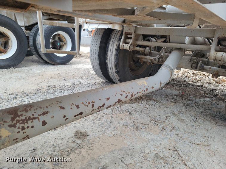 image for item DM2560 1982 Trailmobile  pneumatic dry bulk trailer